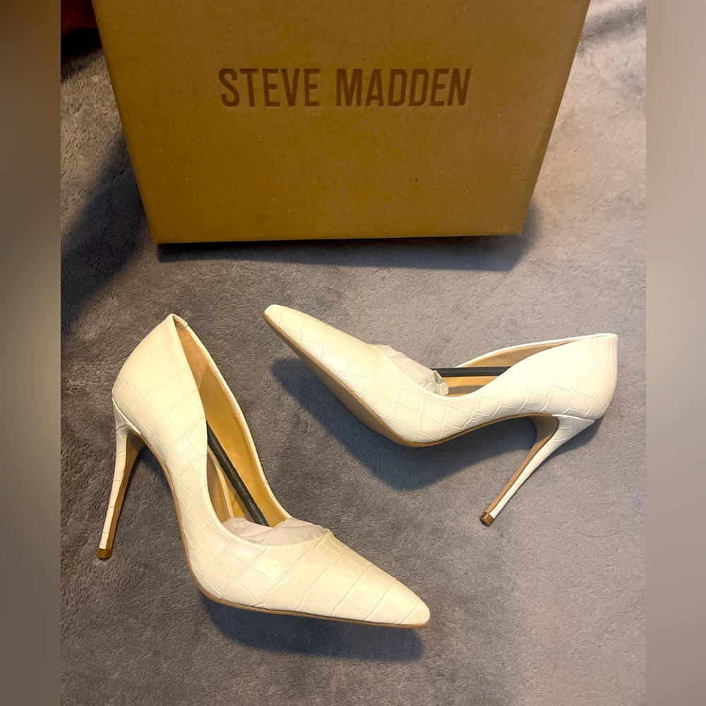 ❤️👠 Steve Madden Croc Embossed Heels 👠❤️